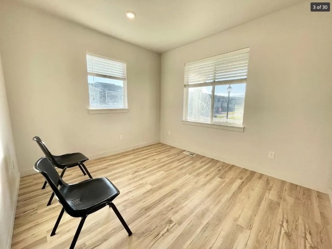 Building Photo - 2162 N Cloverleaf Wy