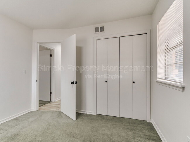 Building Photo - 104 Marilyn Ave