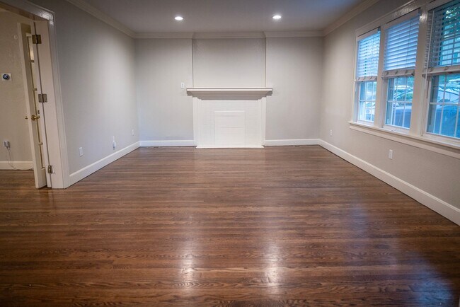 Building Photo - 49SW1105