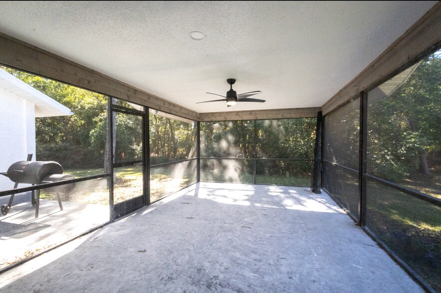 Building Photo - 19 Hollyhock Ct