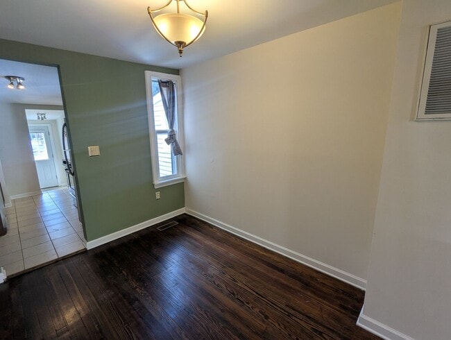 Building Photo - Charming two level row house in downtown Frederick available now!