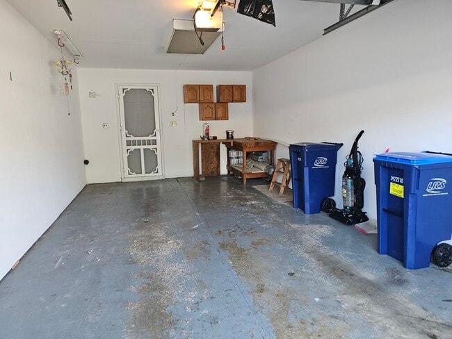 Building Photo - 829 Pondview Ct