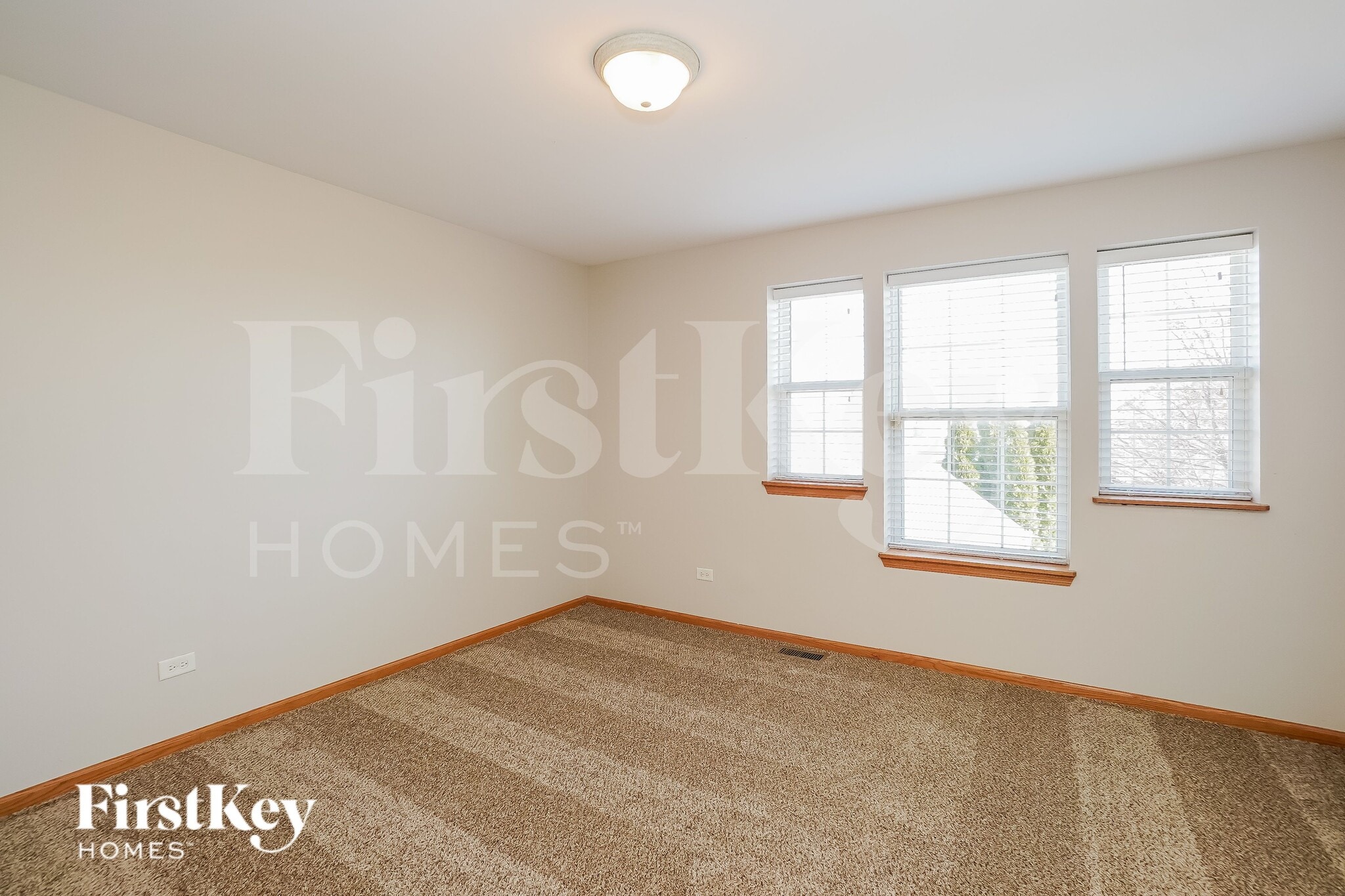 Building Photo - 16460 Kingsbrook Dr