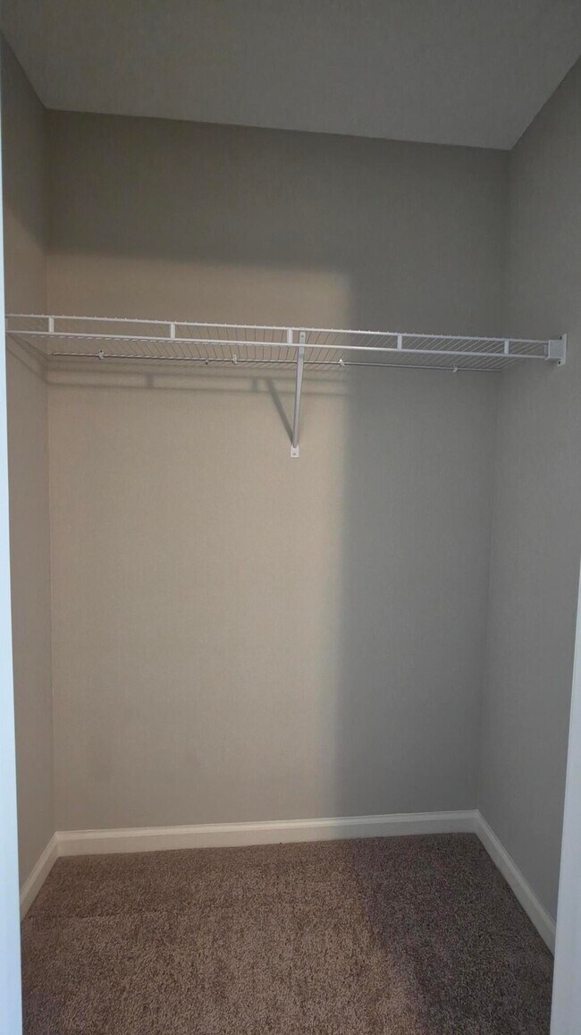 Building Photo - 588 Brushwood Dr