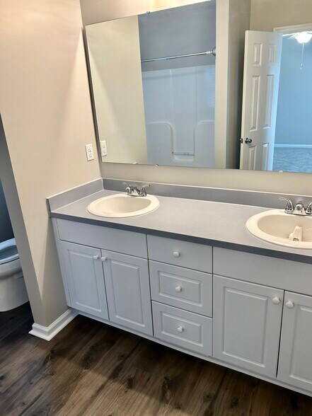 Building Photo - 1130 Alexwood Dr