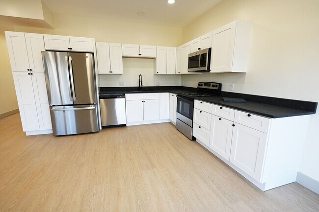 Building Photo - 176 Brushwood Dr