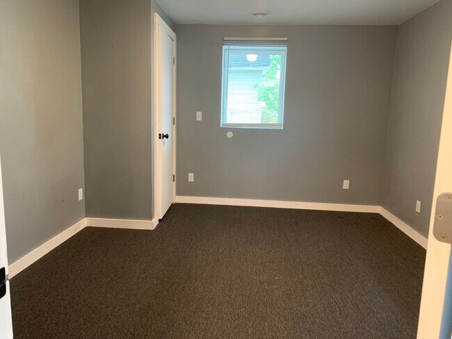 Building Photo - Upper Three Bedroom on NW Side of Grand Ra...
