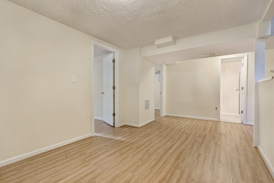 Building Photo - 5013 Quebec St