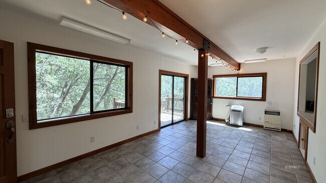 Building Photo - Large 3 Bedroom, 3 Bath Rental with Garage and Bonus Room