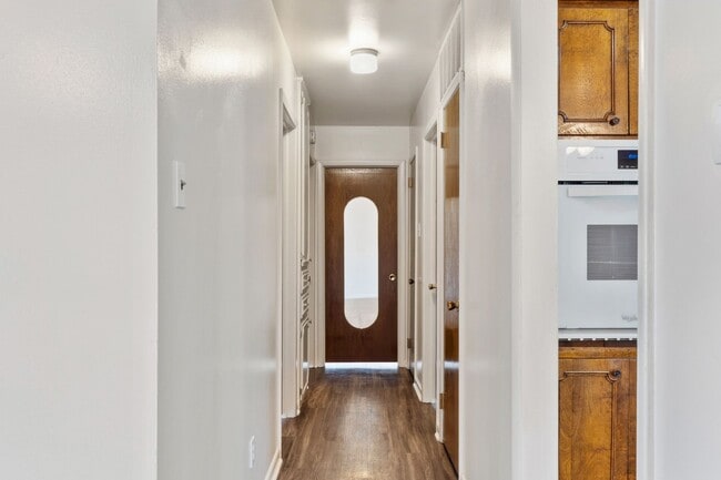 Building Photo - 1606 Savannah Dr