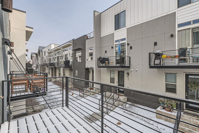 Building Photo - 3090 Wilson Ct