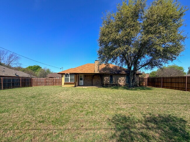 Building Photo - Charming 3-Bedroom Gem with 2 Full Baths in Crowley!
