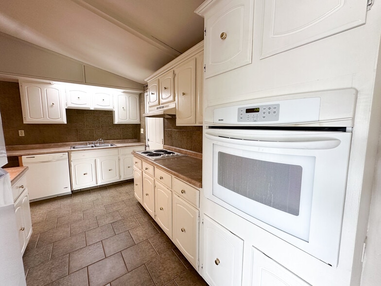 Building Photo - 1118 Stuhr Ct