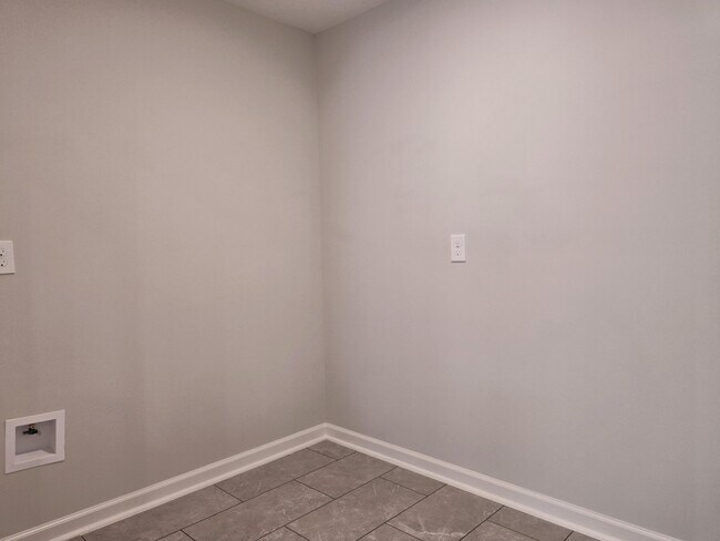 Building Photo - 1293 Elbron Dr