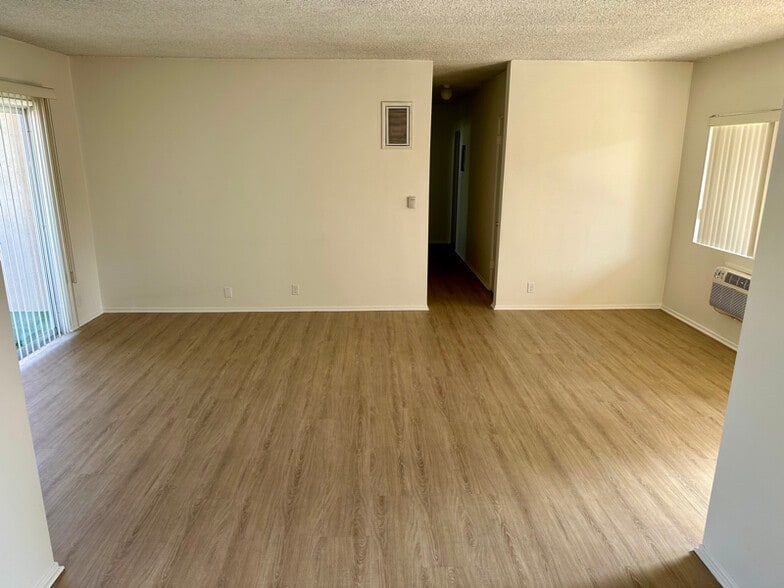 Primary Photo - 4350 Troost Ave