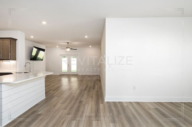 Building Photo - Charming Gold Fortified Home in Live Oak Estates – Near Downtown Fairhope!