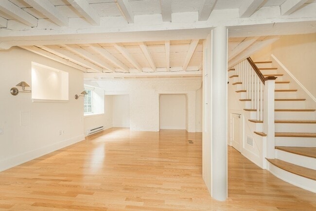 Building Photo - 64 Mt Vernon St