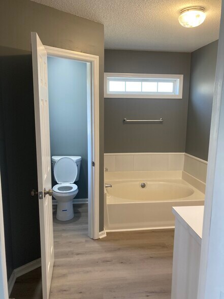 Building Photo - 411 Black Ave