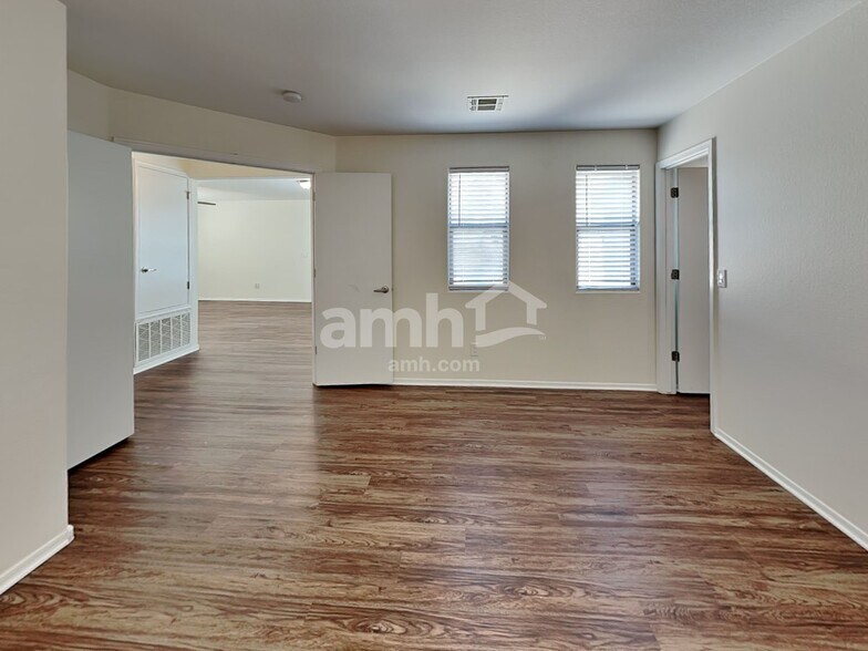 Building Photo - 17182 N 184th Dr
