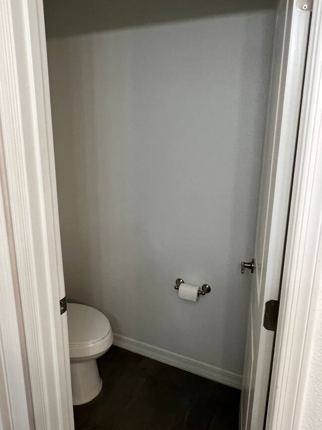 Building Photo - Large Corner Lot home with 3 full size bed...