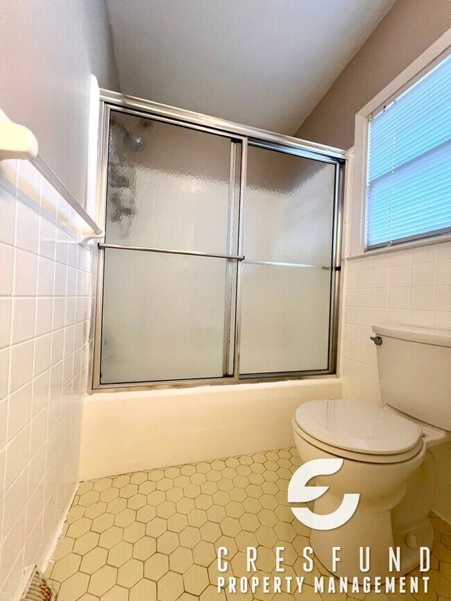 Building Photo - PRICE JUST REDUCED!!!! ? Modern 3 Bedroom / 2 Bath Home – A Cook’s Dream Kitchen & Perfect Outdoo...