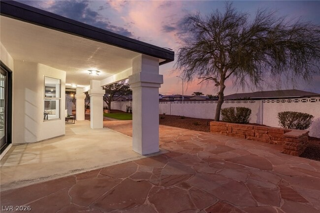 Building Photo - 4785 N Grand Canyon Dr