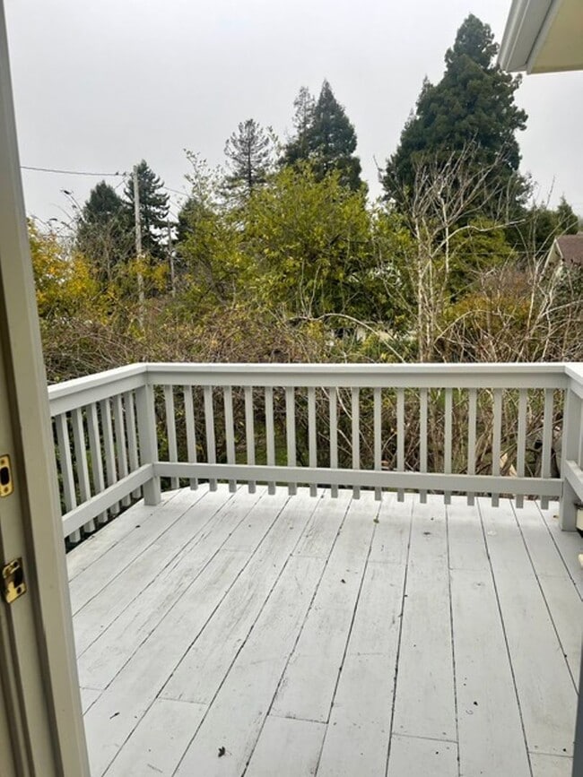 Building Photo - Spacious Craftsman Home