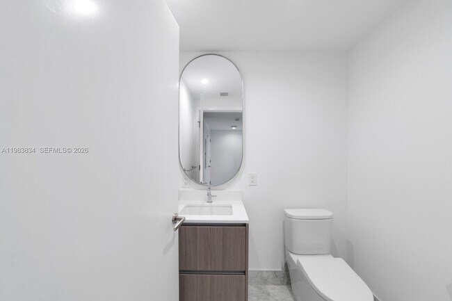 Building Photo - 9221 E Bay Harbor Dr