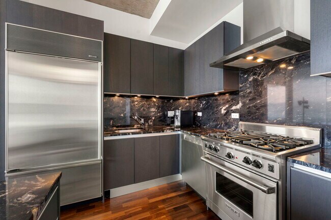 Building Photo - 600 N Fairbanks Ct