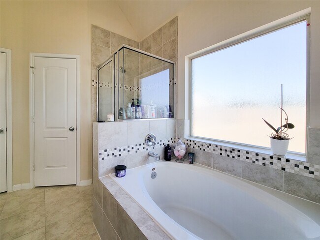 Building Photo - 23603 Villa Lisa Dr