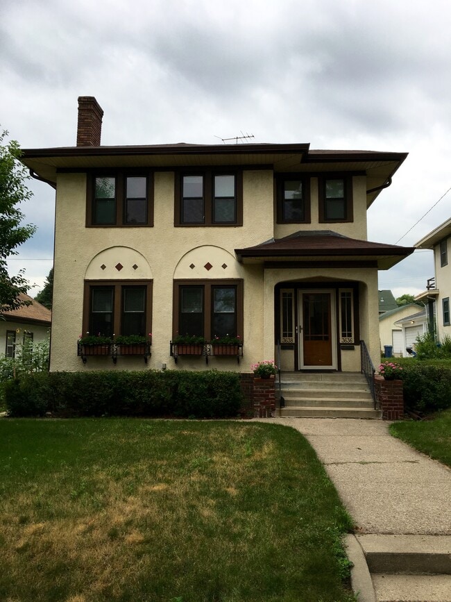 Building Photo - 3636 11th Ave S
