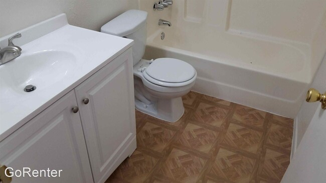 Building Photo - 2 br, 1 bath House - 513 N 40th Ave #8
