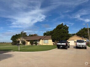 Building Photo - Lovely Country Home in the Idalou School D...