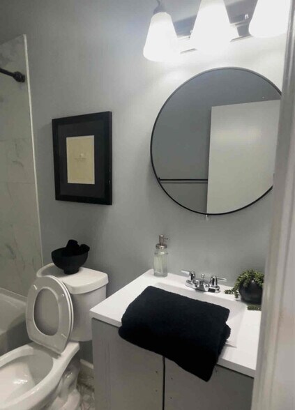 Building Photo - 1019 W Baltimore St