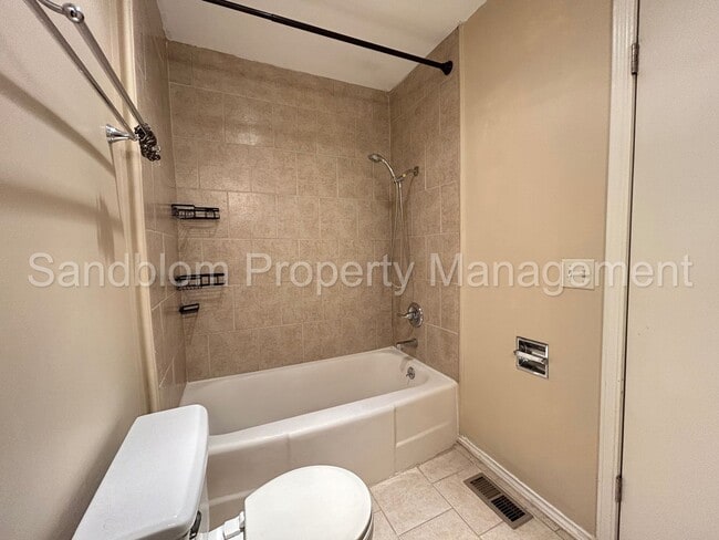 Building Photo - For Lease | South Tulsa | $1600 Rent