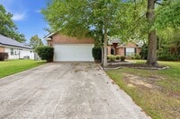 Building Photo - Centrally Located Home in Richmond Hill