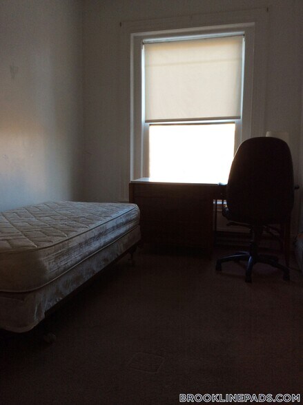Building Photo - 1077 Beacon St