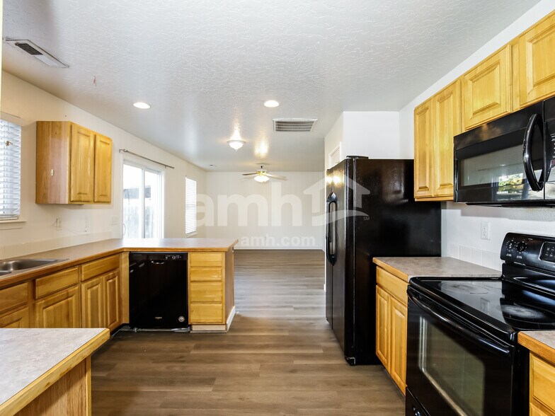 Building Photo - 12930 Hayes St