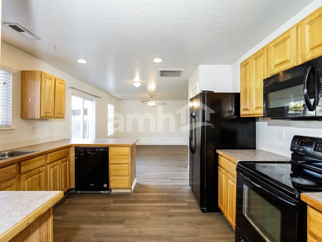 Building Photo - 12930 Hayes St