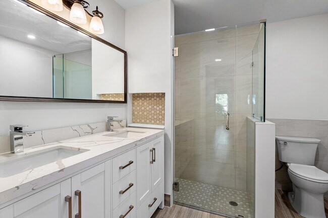 Building Photo - 1100 Basswood Pl