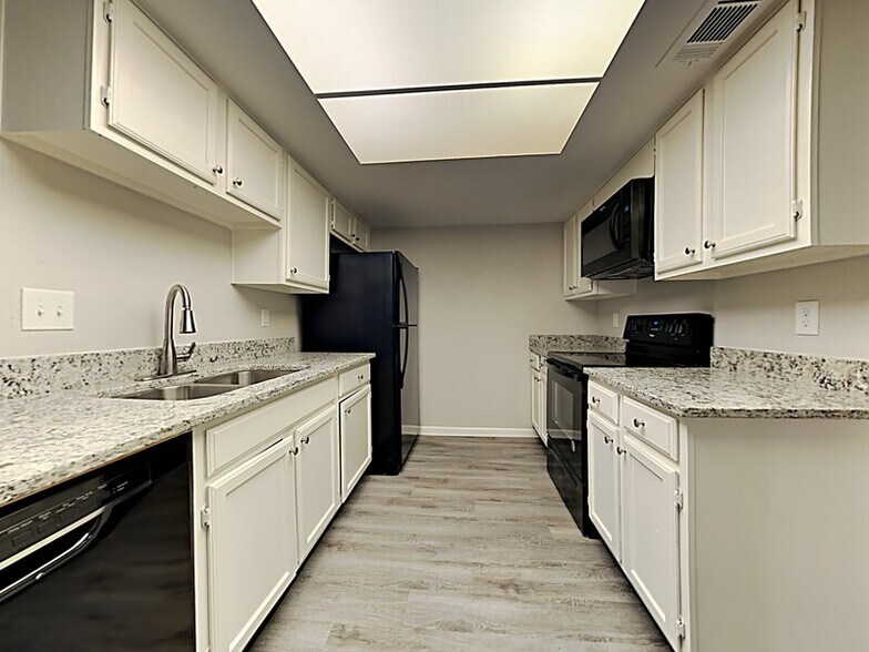 Building Photo - 25311 Mill Pond Ln