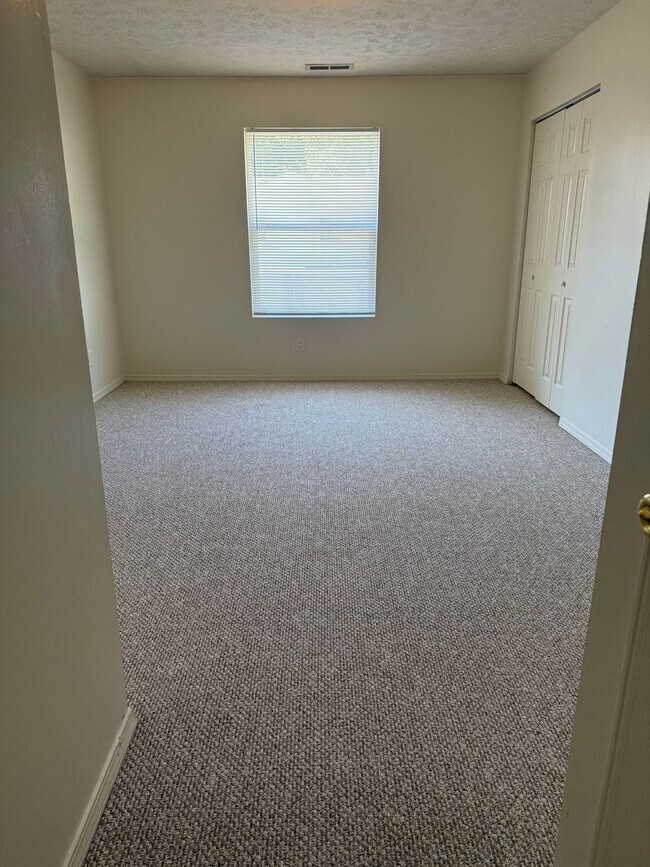 Building Photo - 3 Bedroom/3.5 Bath Townhome