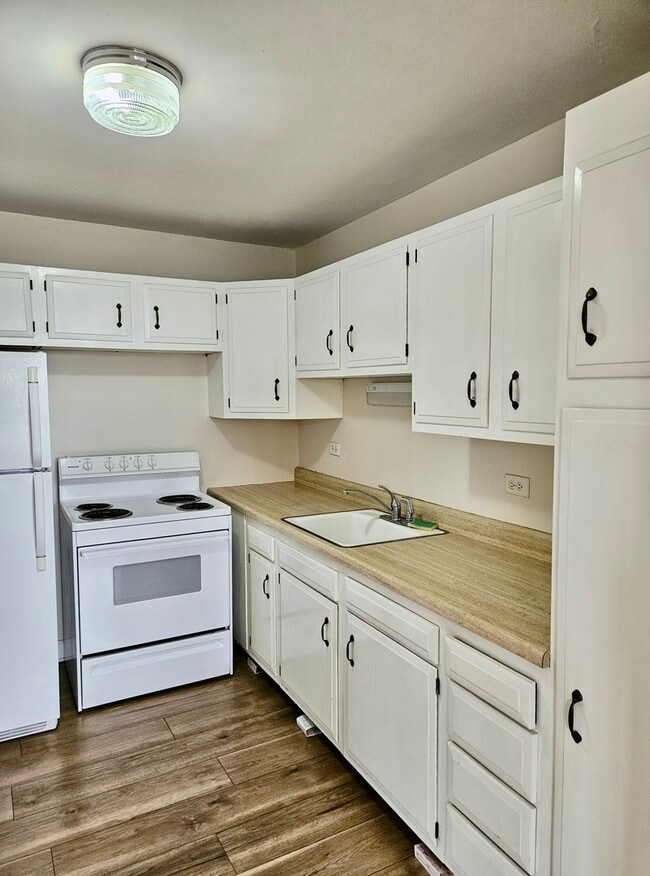 Building Photo - 4300 W Ford City Dr