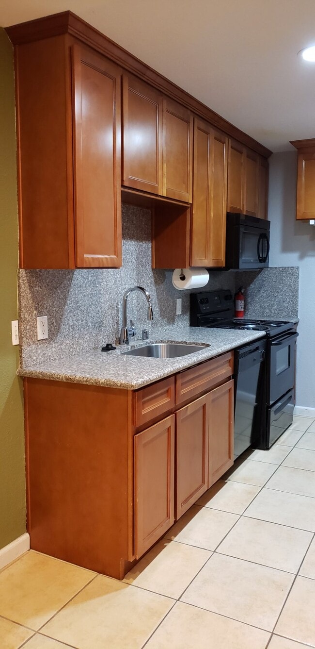 Building Photo - 275 Tradewinds Dr