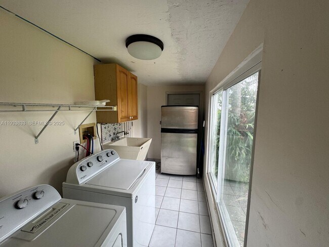 Building Photo - 18600 SW 97th Ave