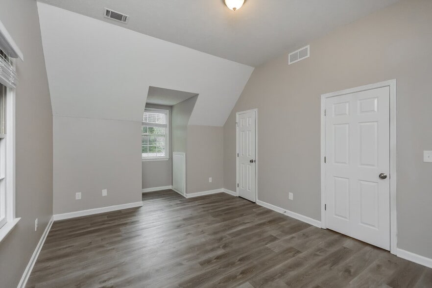 Building Photo - 9245 Tara Dr SW