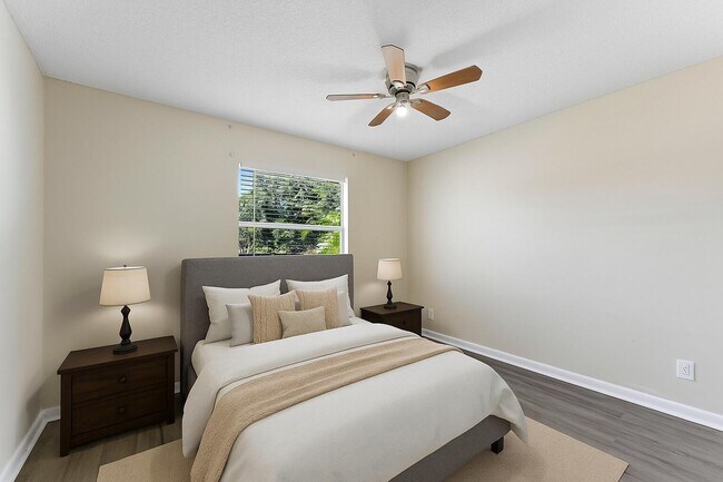 Building Photo - 1340 W 35th St