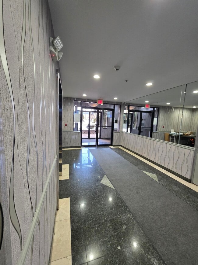 Building Photo - 8915 Bergenwood Ave