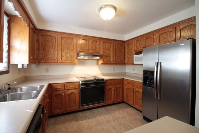 Building Photo - 205 Farmer Rd