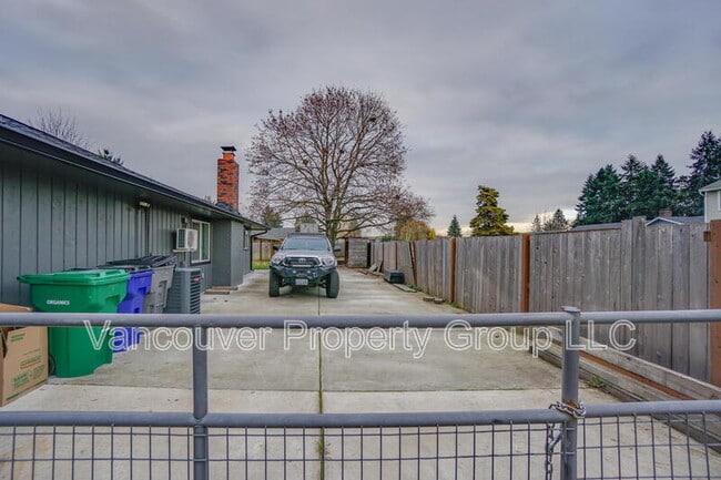 Building Photo - 3211 NE 62nd Ave